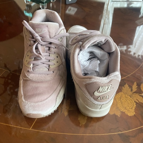 Nike Air Max 90 LX women’s  velvet sneakers running shoes Sz 39.0 USA Sz 8.0 - Picture 11 of 16